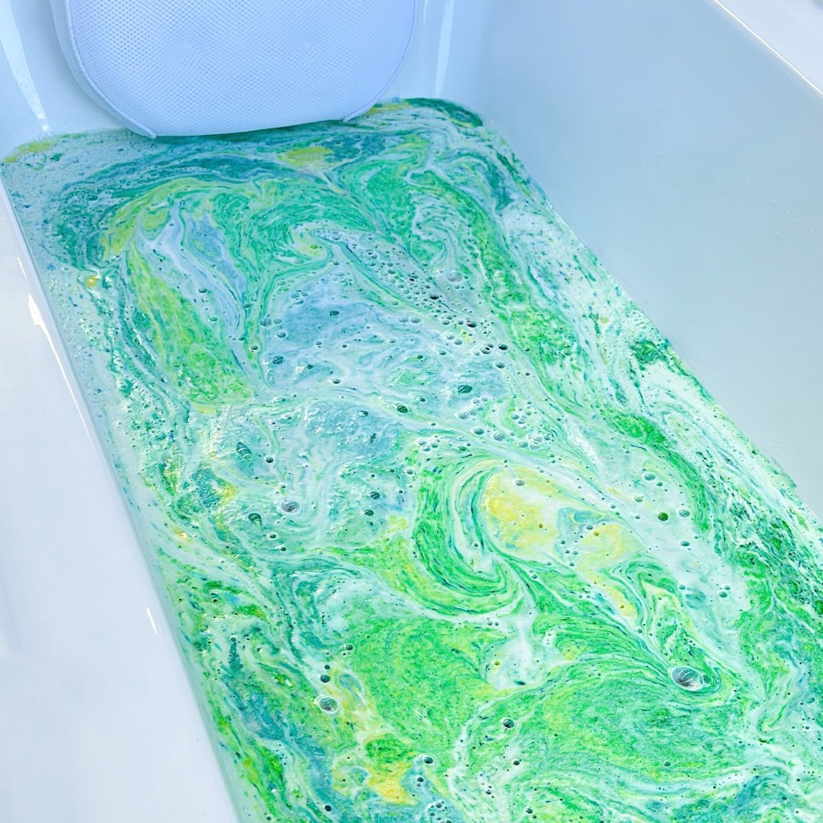 Beachfront bath dust, swirling colour through the bath water
