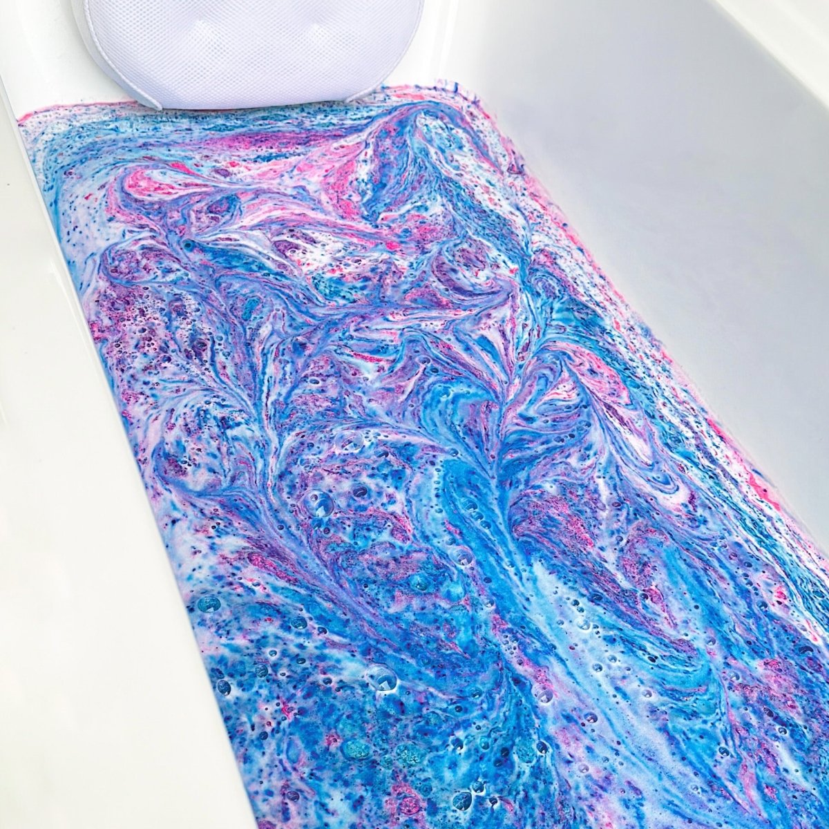 Sweet Tooth bath dust, alternate view