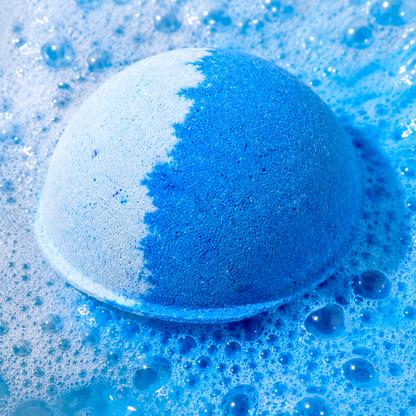 Dream Weaver Vanilla Bath Bomb fizzing in water by Bath Box